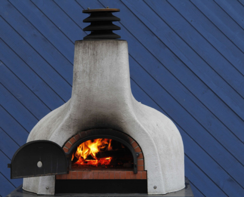 Der Holzofen fasst bis zu 3 Pizzas gleichzeitig